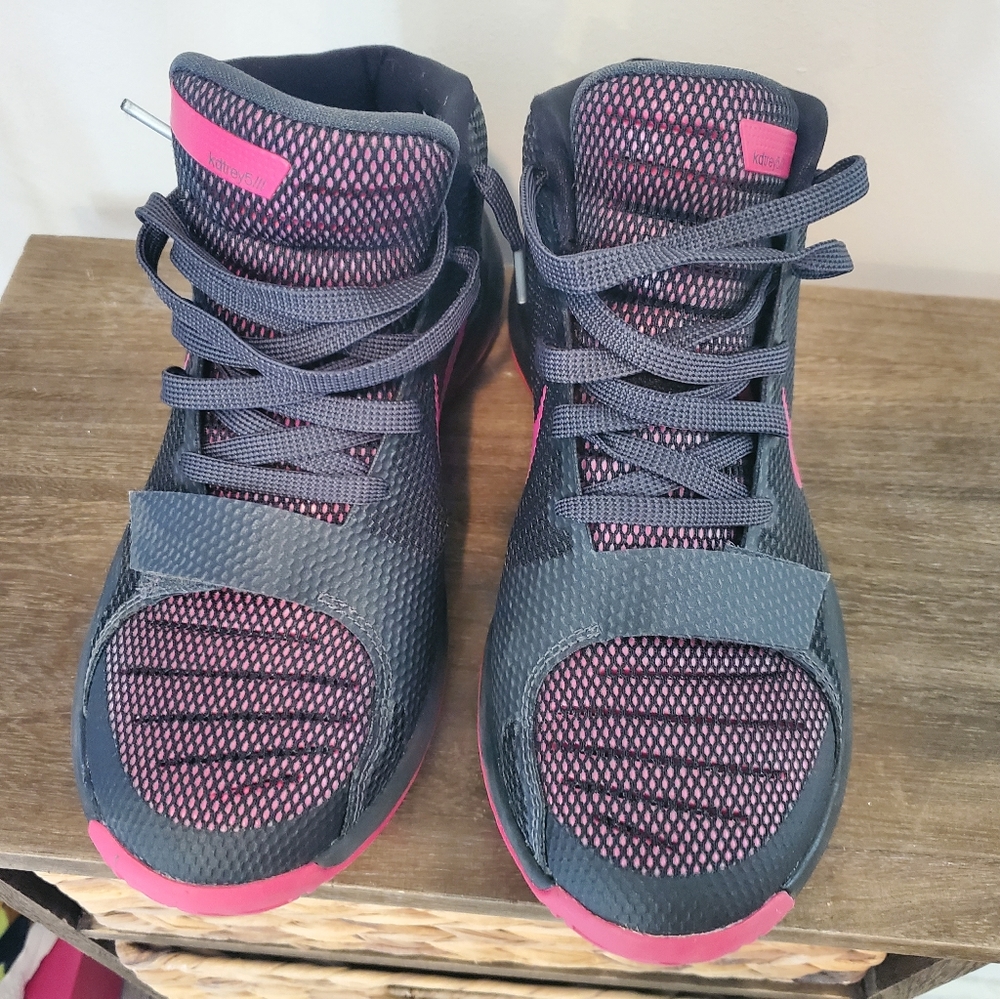 Sneakers/womens/kids